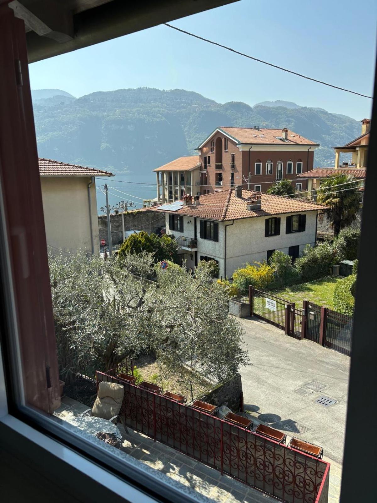 Ester Lakehouse, Graziosa Casa Indipendente Holiday home *