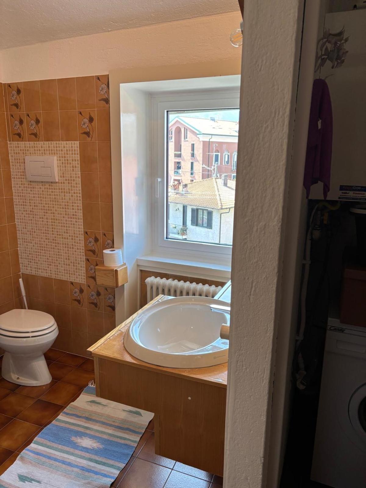 Ester Lakehouse, Graziosa Casa Indipendente Holiday home Lierna