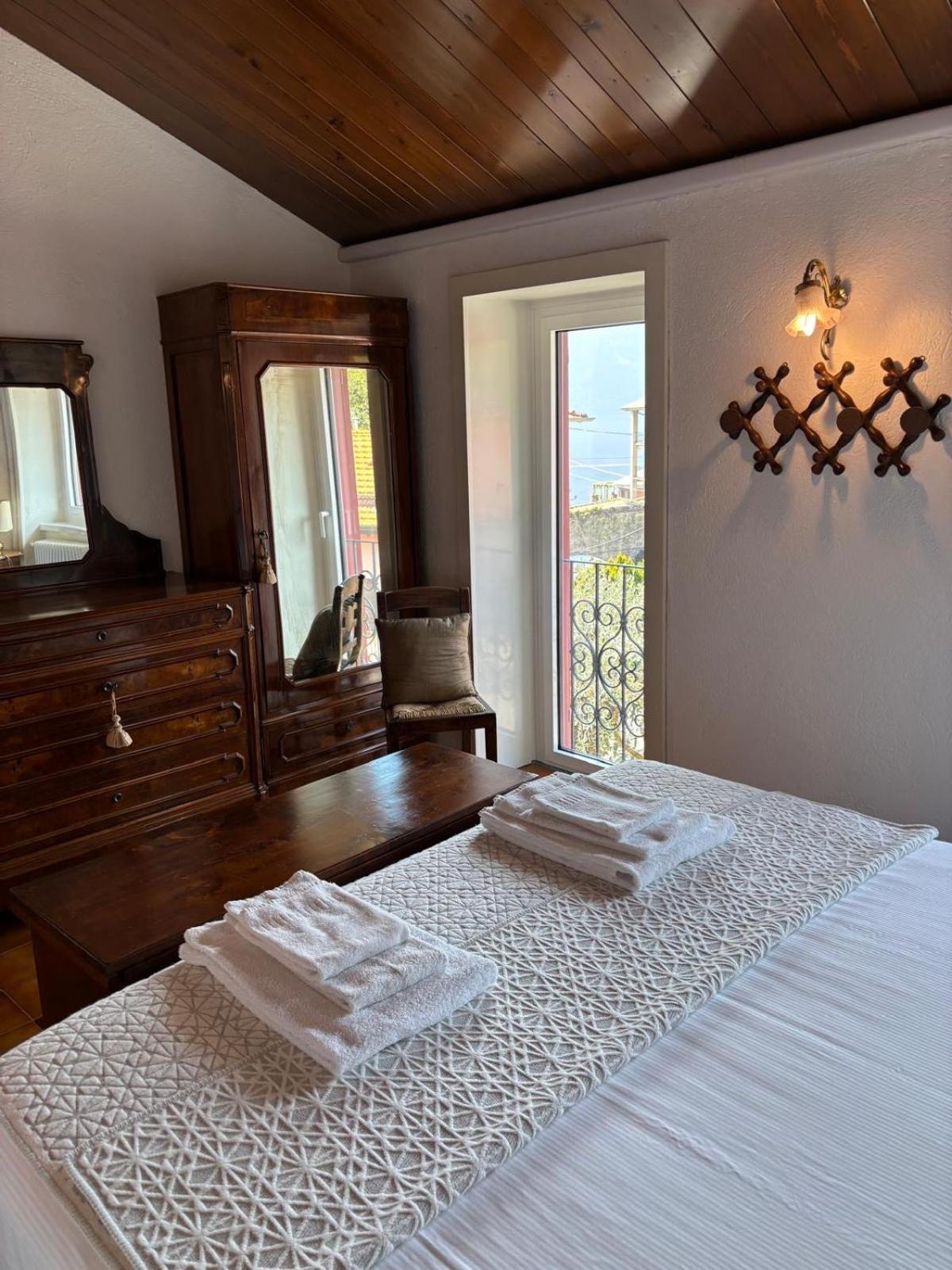 Ester Lakehouse, Graziosa Casa Indipendente Holiday home *