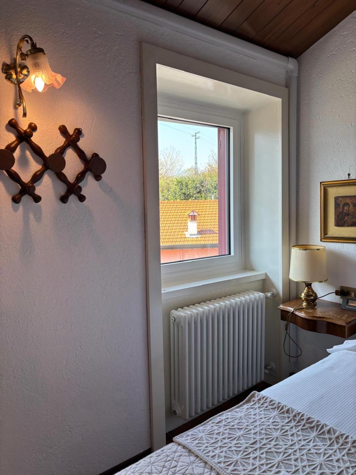 Ester Lakehouse, Graziosa Casa Indipendente Holiday home